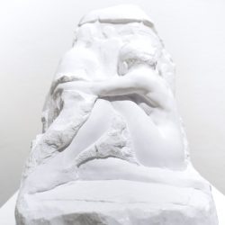 Peter Niedertscheider, <br>Sommerstück I, <br>Carrara Marmor, <br>27 x 20 x 22 cm, 2022